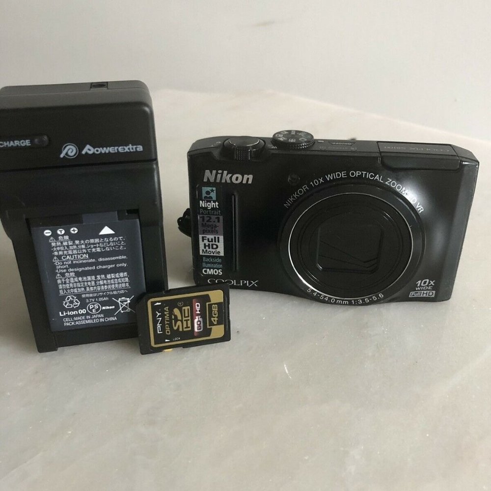 Black Nikon Camera Charger Battery & card Reader